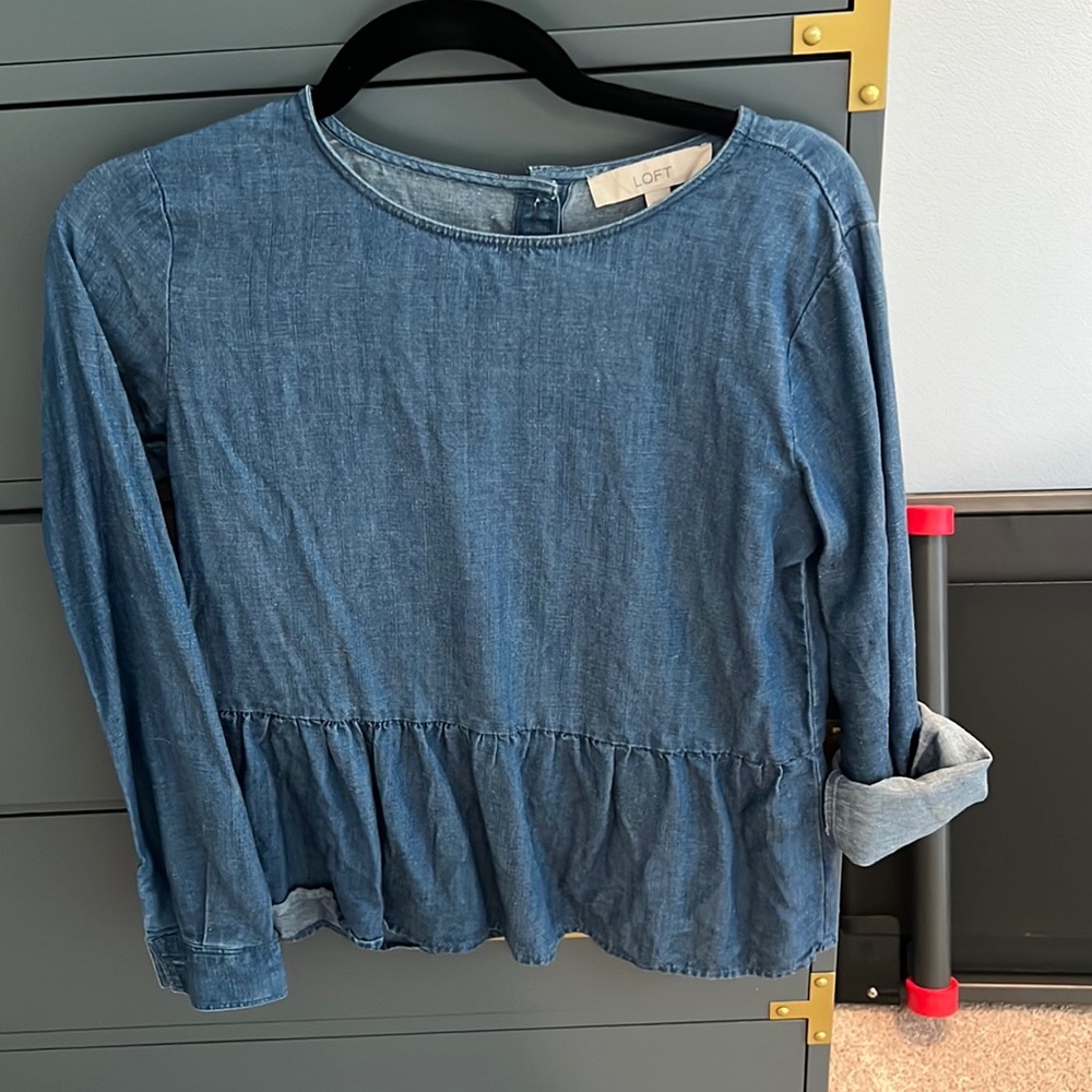 Chambray Peplum Top! Buttons up Back